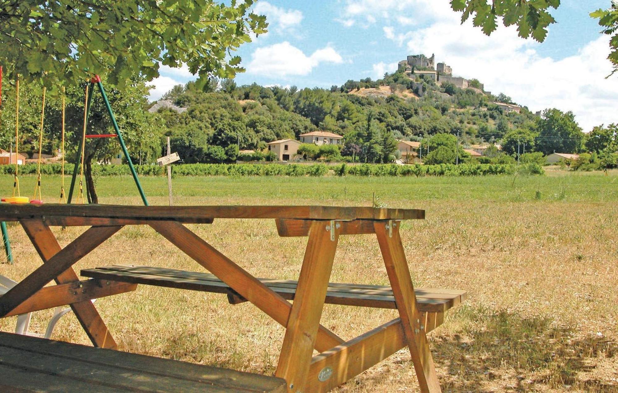 1 Bedroom Pet Friendly Home In Entrechaux Kültér fotó