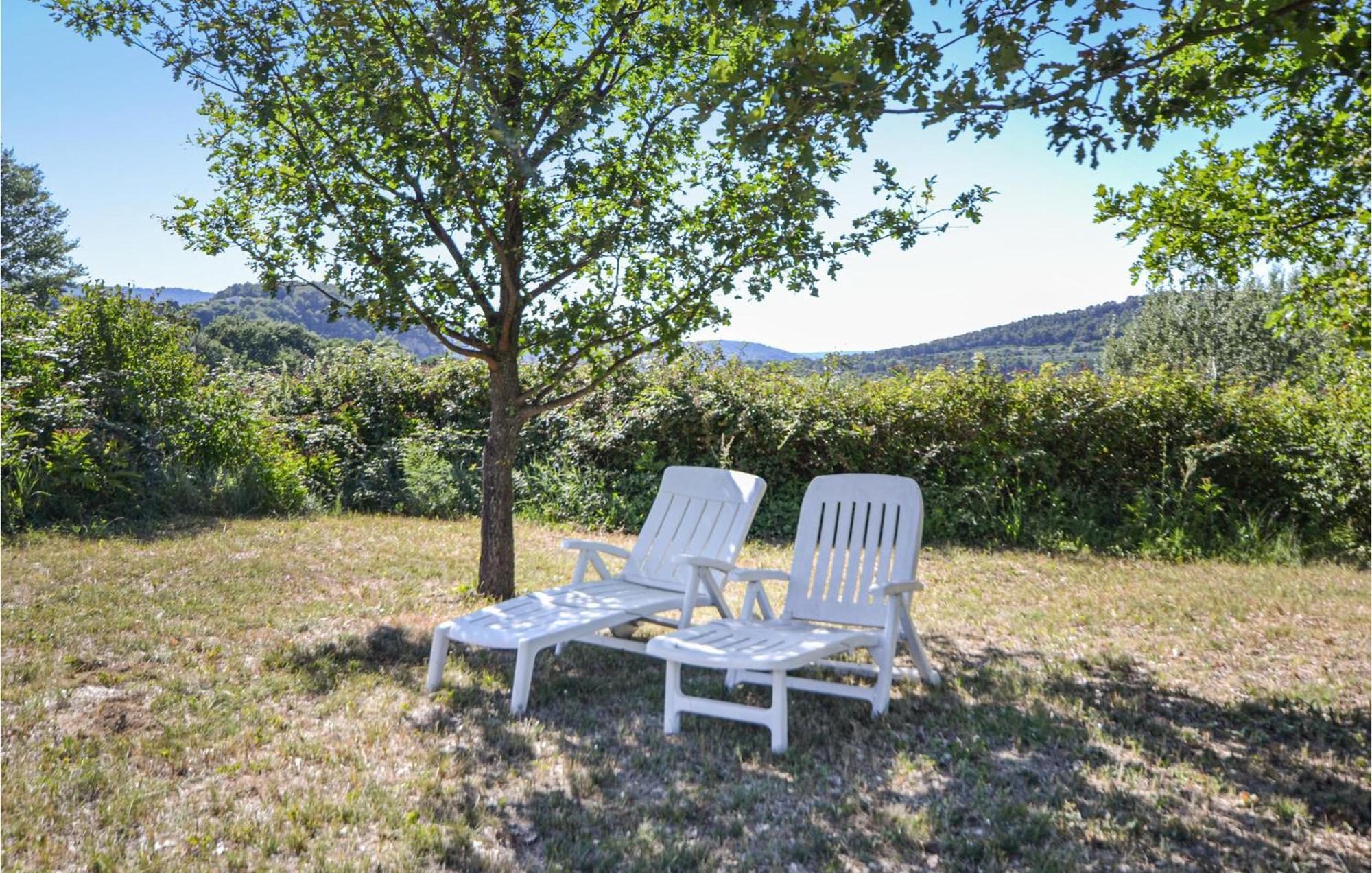 1 Bedroom Pet Friendly Home In Entrechaux Kültér fotó