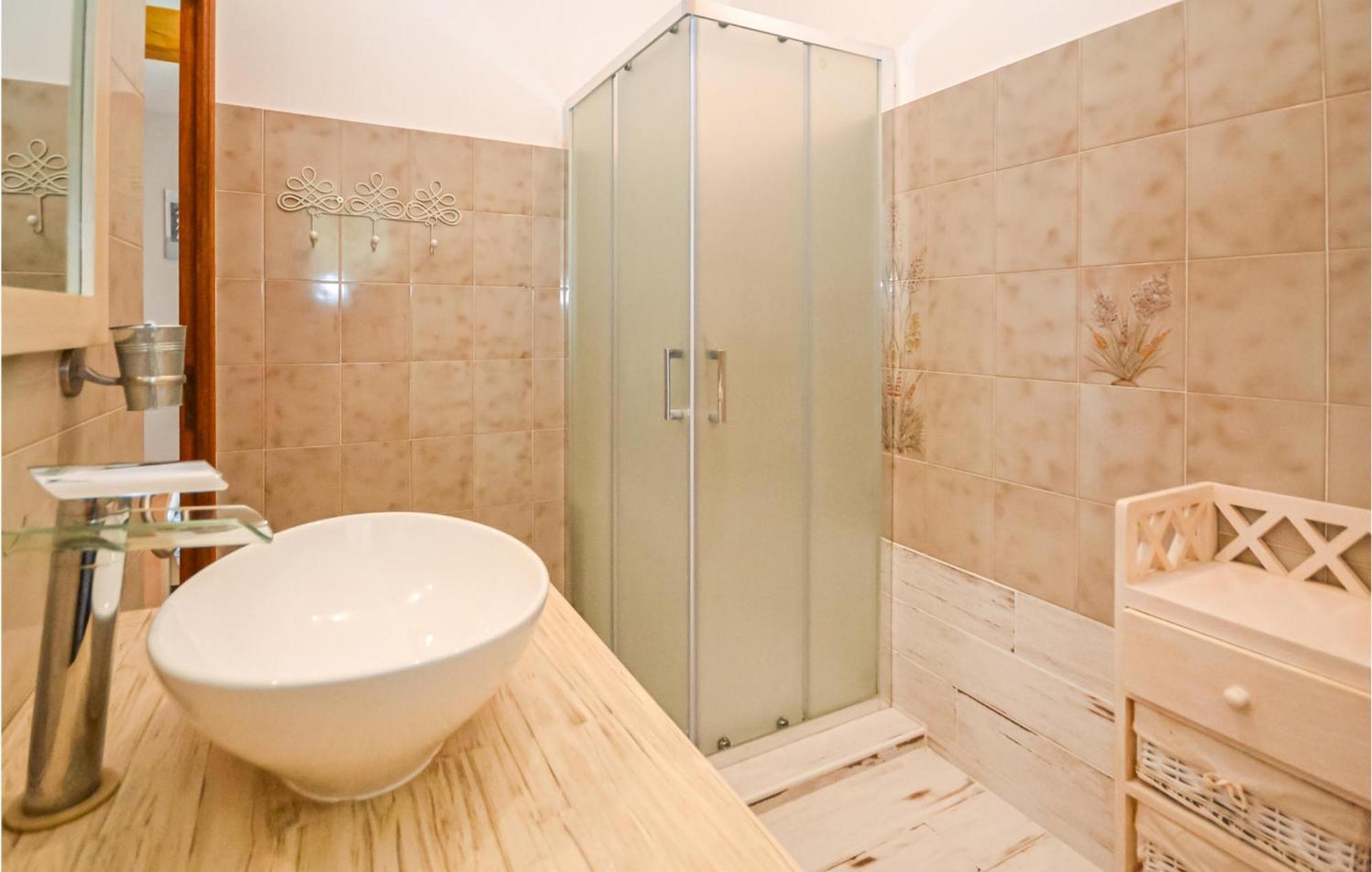 1 Bedroom Pet Friendly Home In Entrechaux Szoba fotó